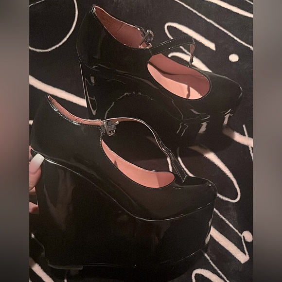 Dolls kill *high* platform maryjanes ღ - Picture 1 of 1